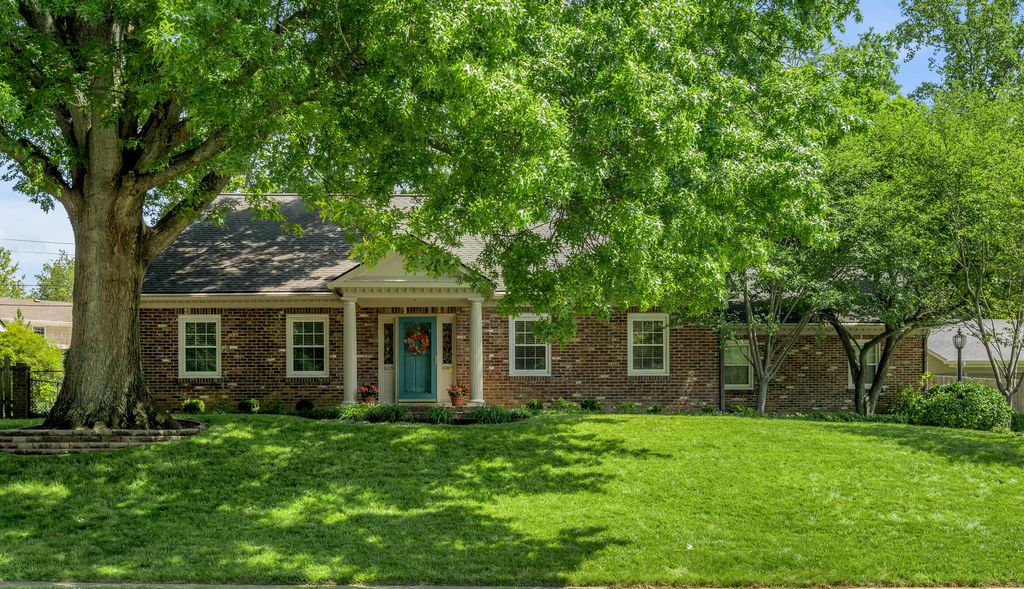 Photo of 809 Raven Road, Lexington, KY 40502 (MLS # 26012221)