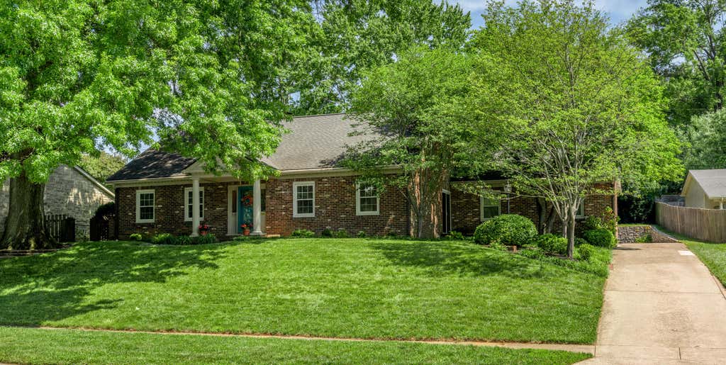 Photo of 809 Raven Road, Lexington, KY 40502 (MLS # 26012221)