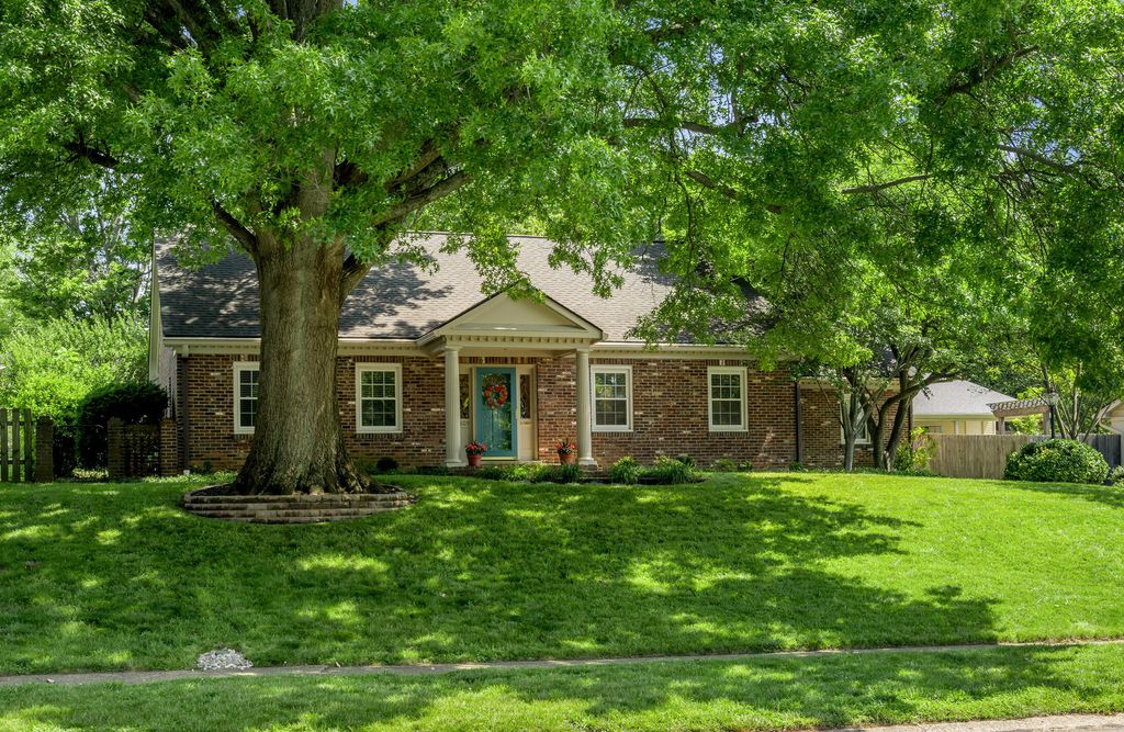 Photo of 809 Raven Road, Lexington, KY 40502 (MLS # 26012221)
