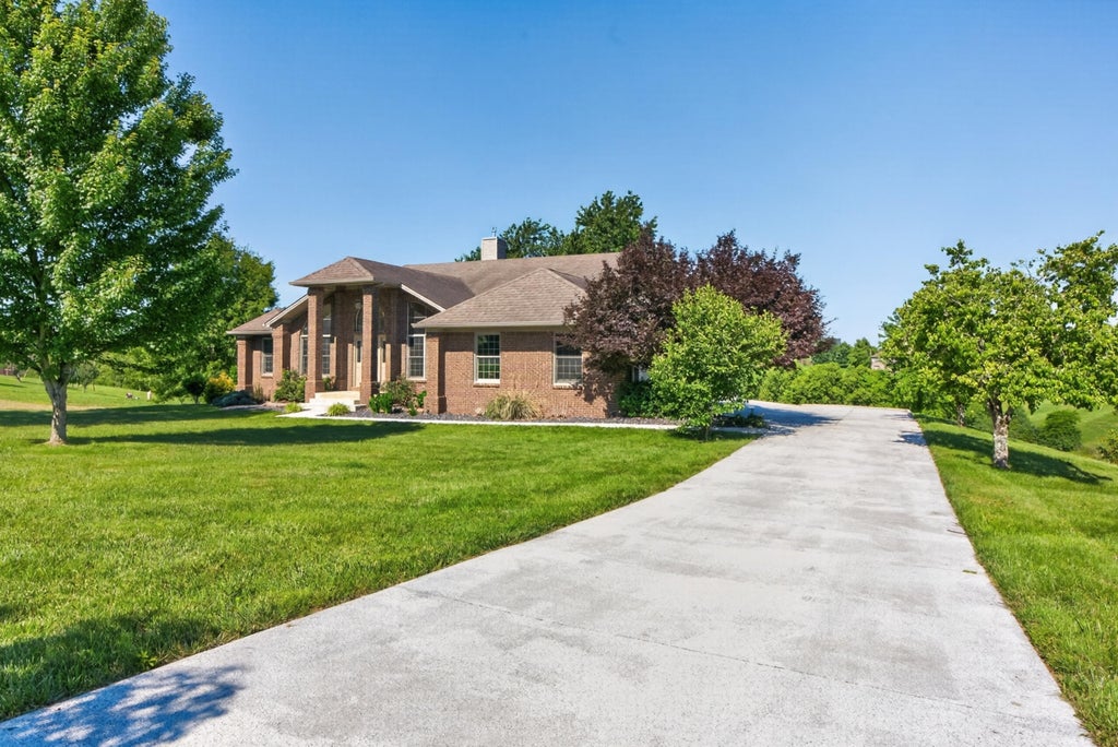 Photo of 725 Sovereign Drive, Richmond, KY 40475 (MLS # 26012801)