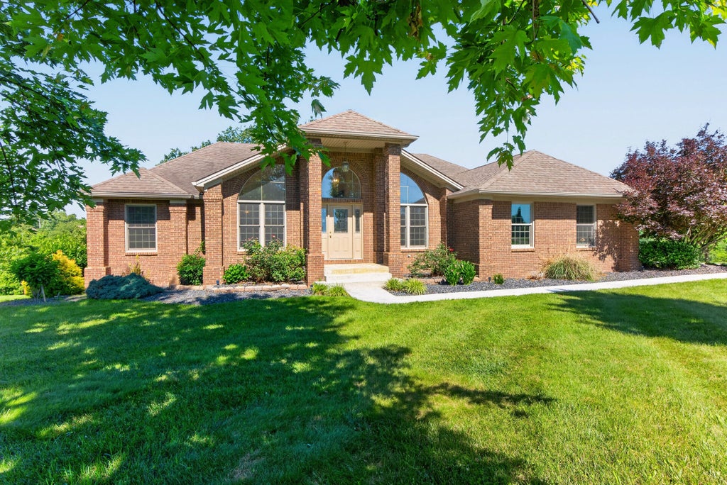 Photo of 725 Sovereign Drive, Richmond, KY 40475 (MLS # 26012801)
