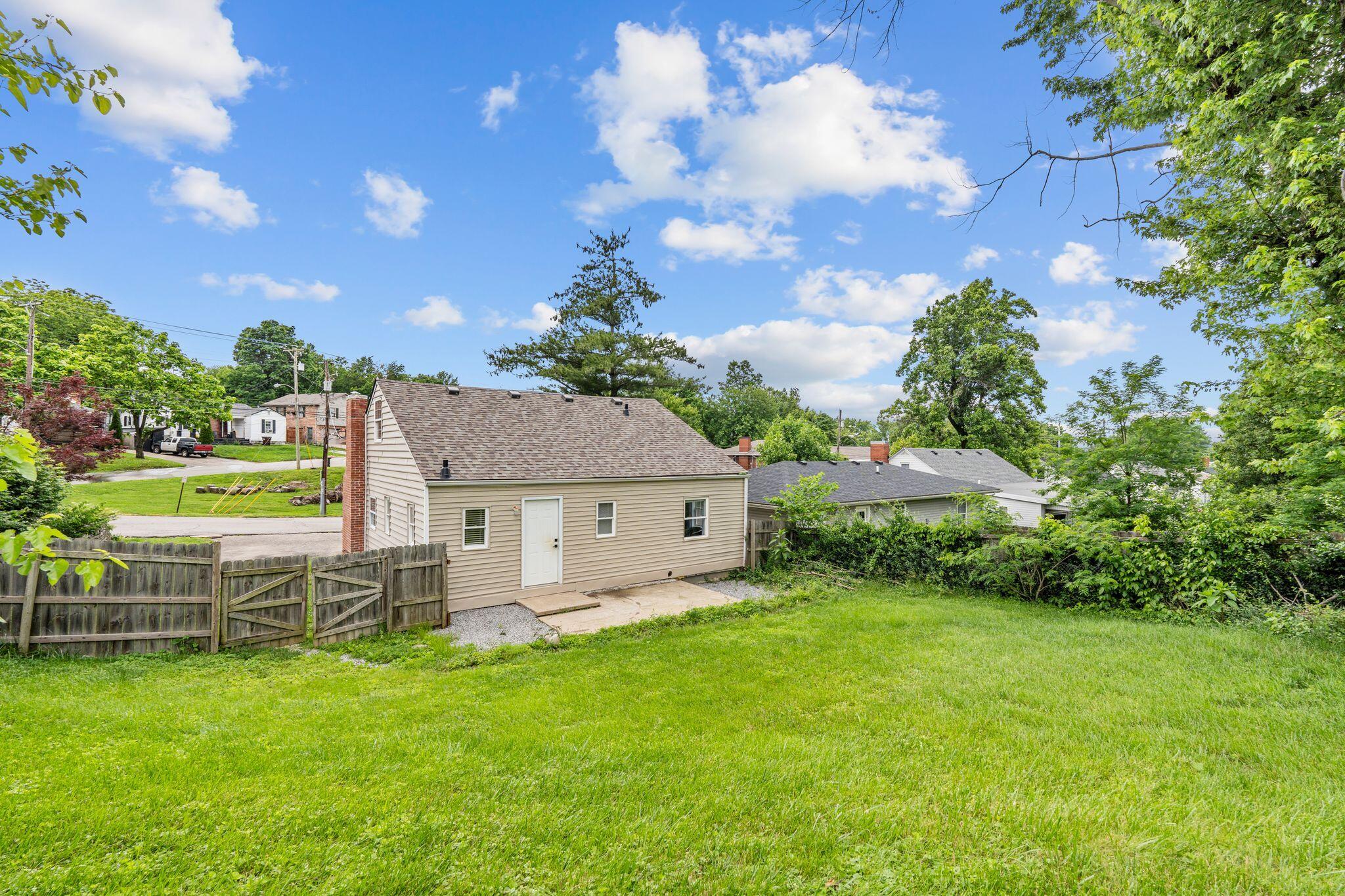 Richmond, Kentucky 40475, United States, 3 Bedrooms Bedrooms, ,1 BathroomBathrooms,Residential,Active,139954