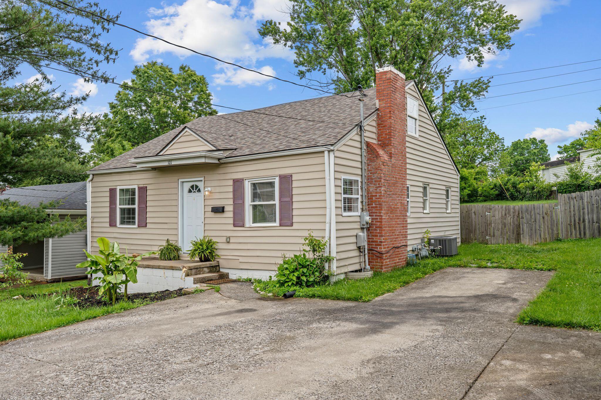 Richmond, Kentucky 40475, United States, 3 Bedrooms Bedrooms, ,1 BathroomBathrooms,Residential,Active,139954