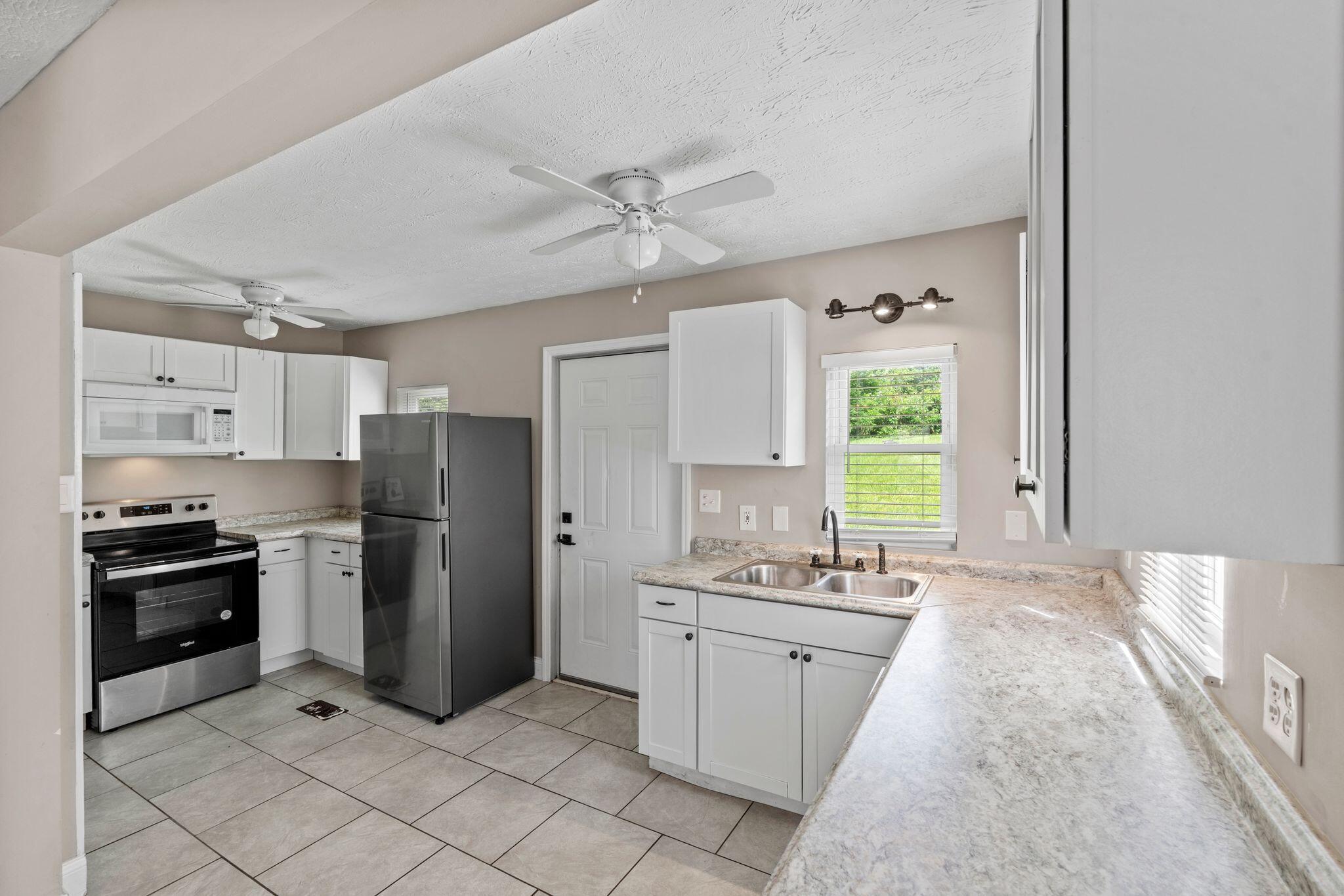 Richmond, Kentucky 40475, United States, 3 Bedrooms Bedrooms, ,1 BathroomBathrooms,Residential,Active,139954