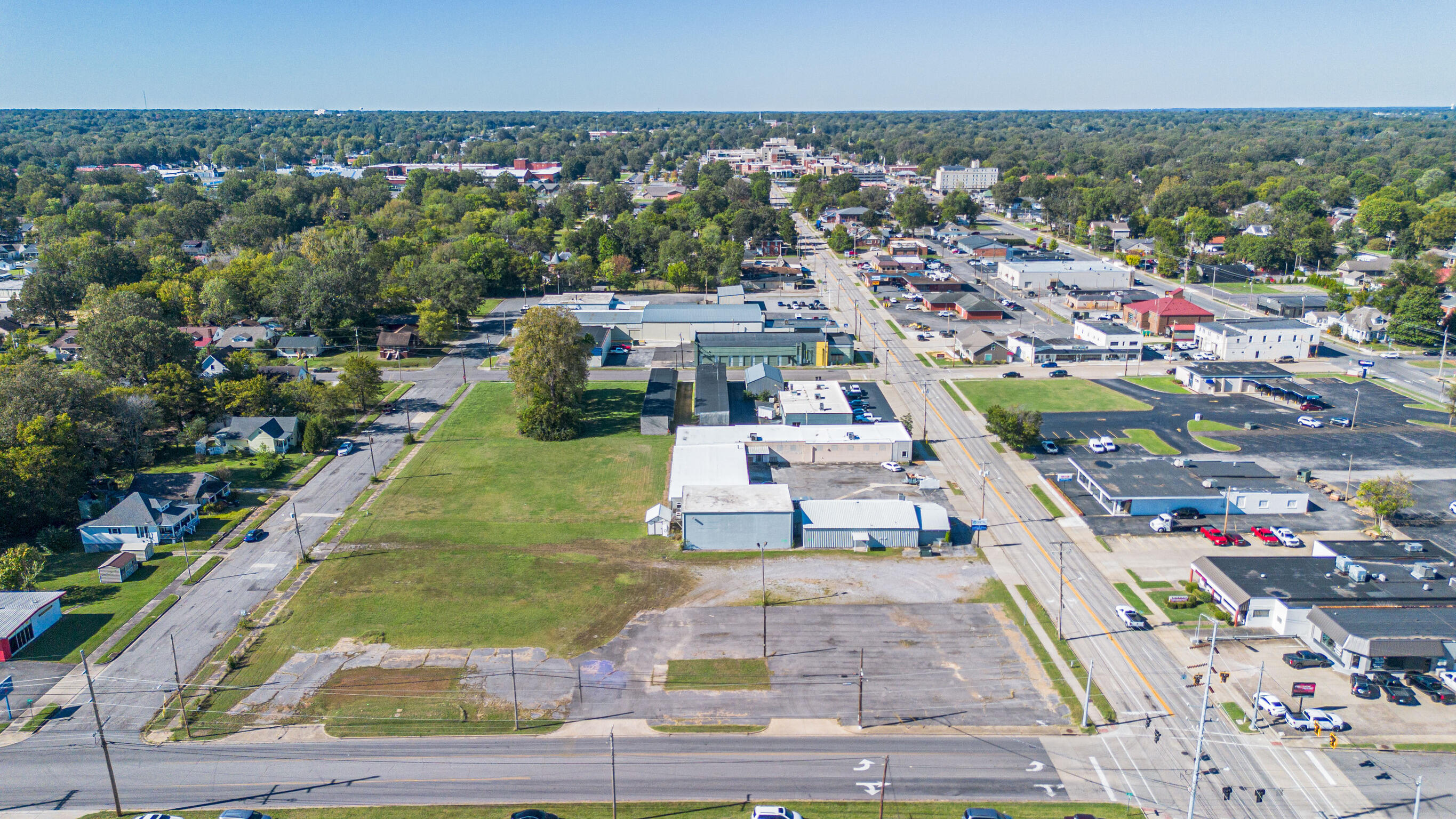 Photo 1 of 8 — 1600 Kentucky Avenue, Paducah, KY 42003