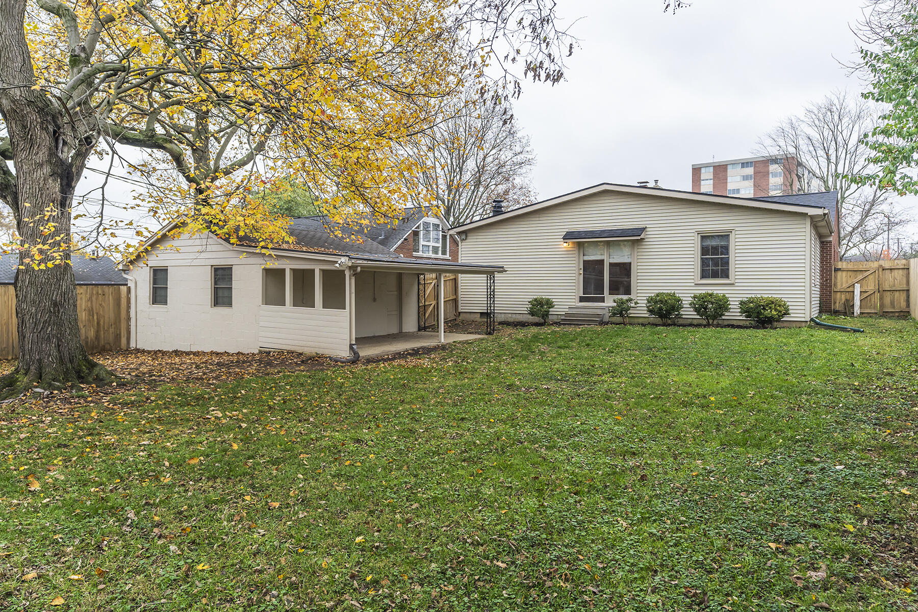 Lexington, Kentucky 40503, United States, 4 Bedrooms Bedrooms, ,2 BathroomsBathrooms,Residential,Contingent,31438