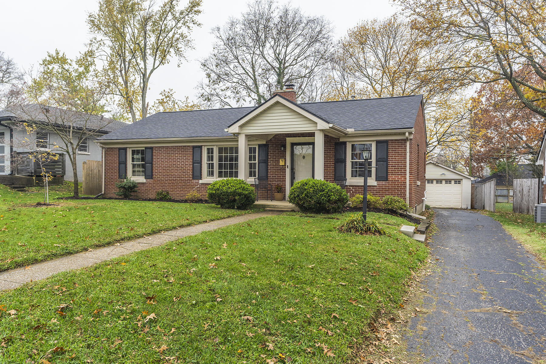 Lexington, Kentucky 40503, United States, 4 Bedrooms Bedrooms, ,2 BathroomsBathrooms,Residential,Contingent,31438