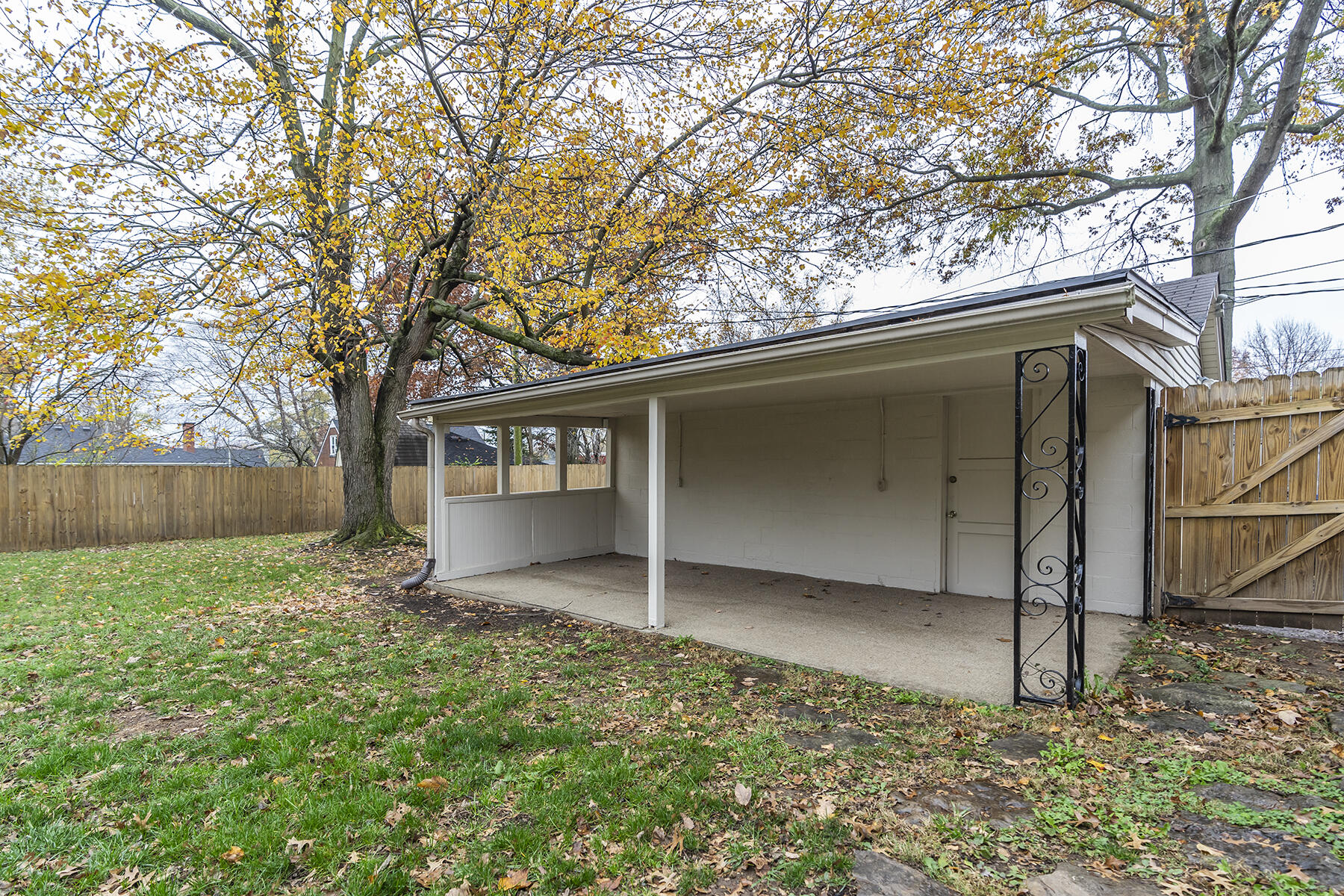 Lexington, Kentucky 40503, United States, 4 Bedrooms Bedrooms, ,2 BathroomsBathrooms,Residential,Contingent,31438