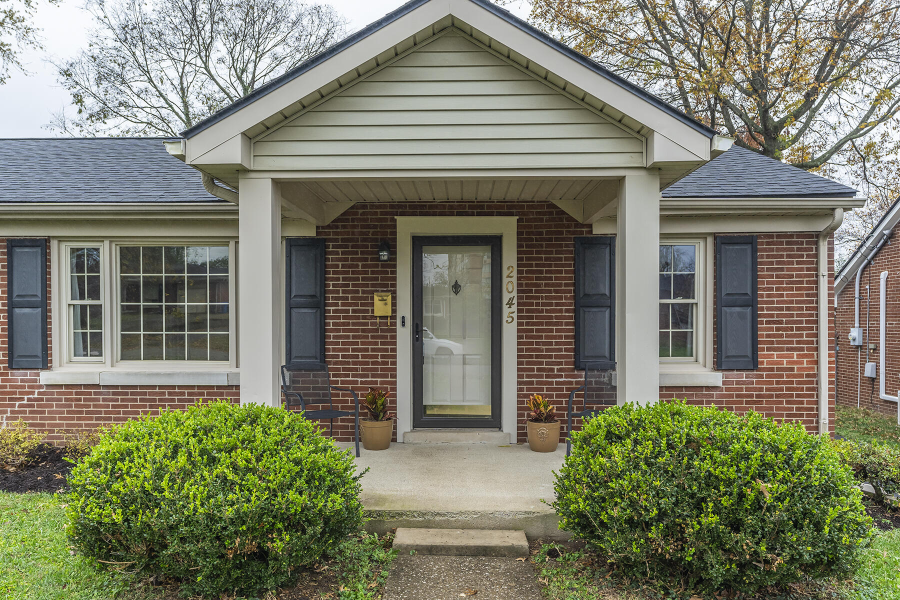 Lexington, Kentucky 40503, United States, 4 Bedrooms Bedrooms, ,2 BathroomsBathrooms,Residential,Contingent,31438