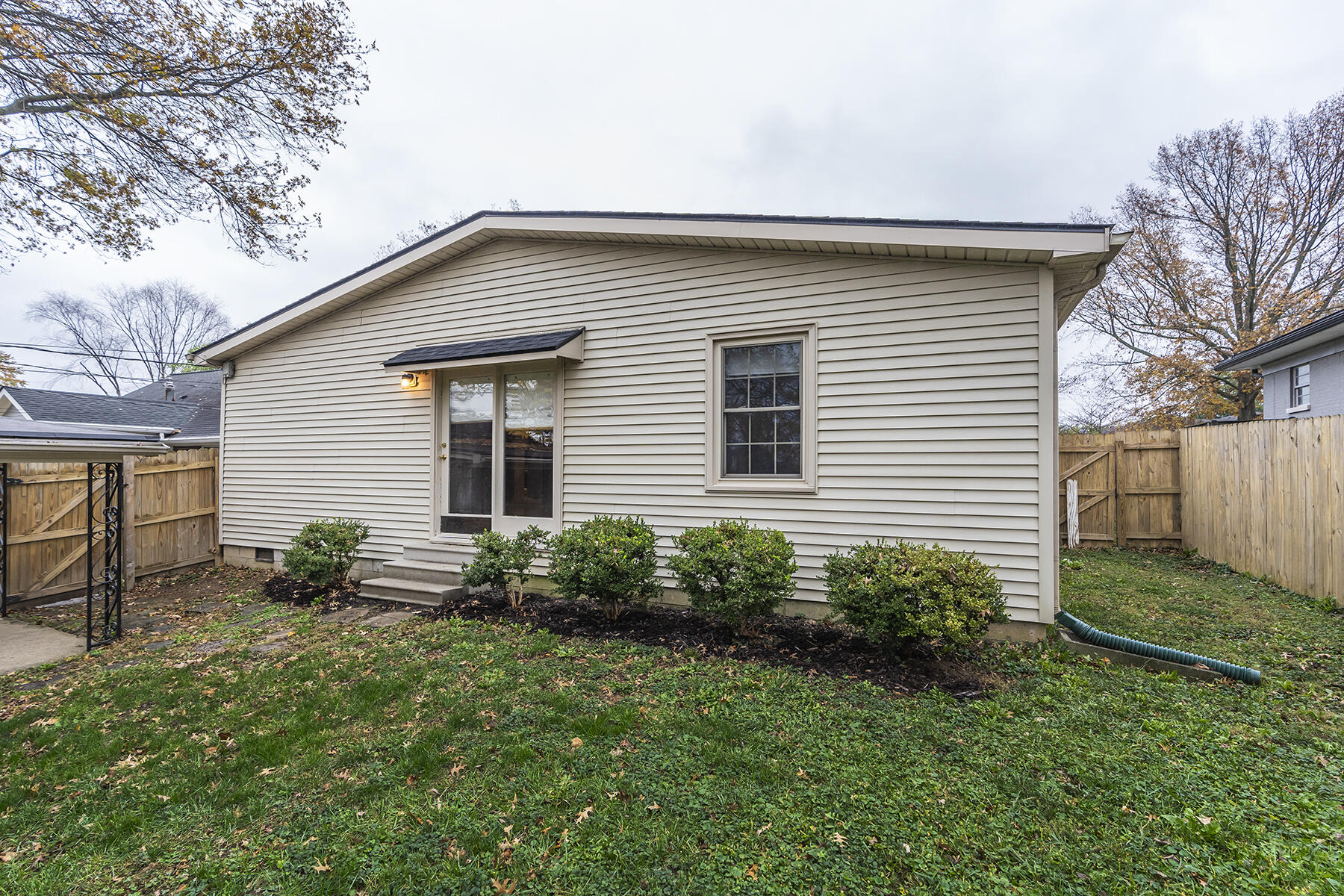 Lexington, Kentucky 40503, United States, 4 Bedrooms Bedrooms, ,2 BathroomsBathrooms,Residential,Contingent,31438