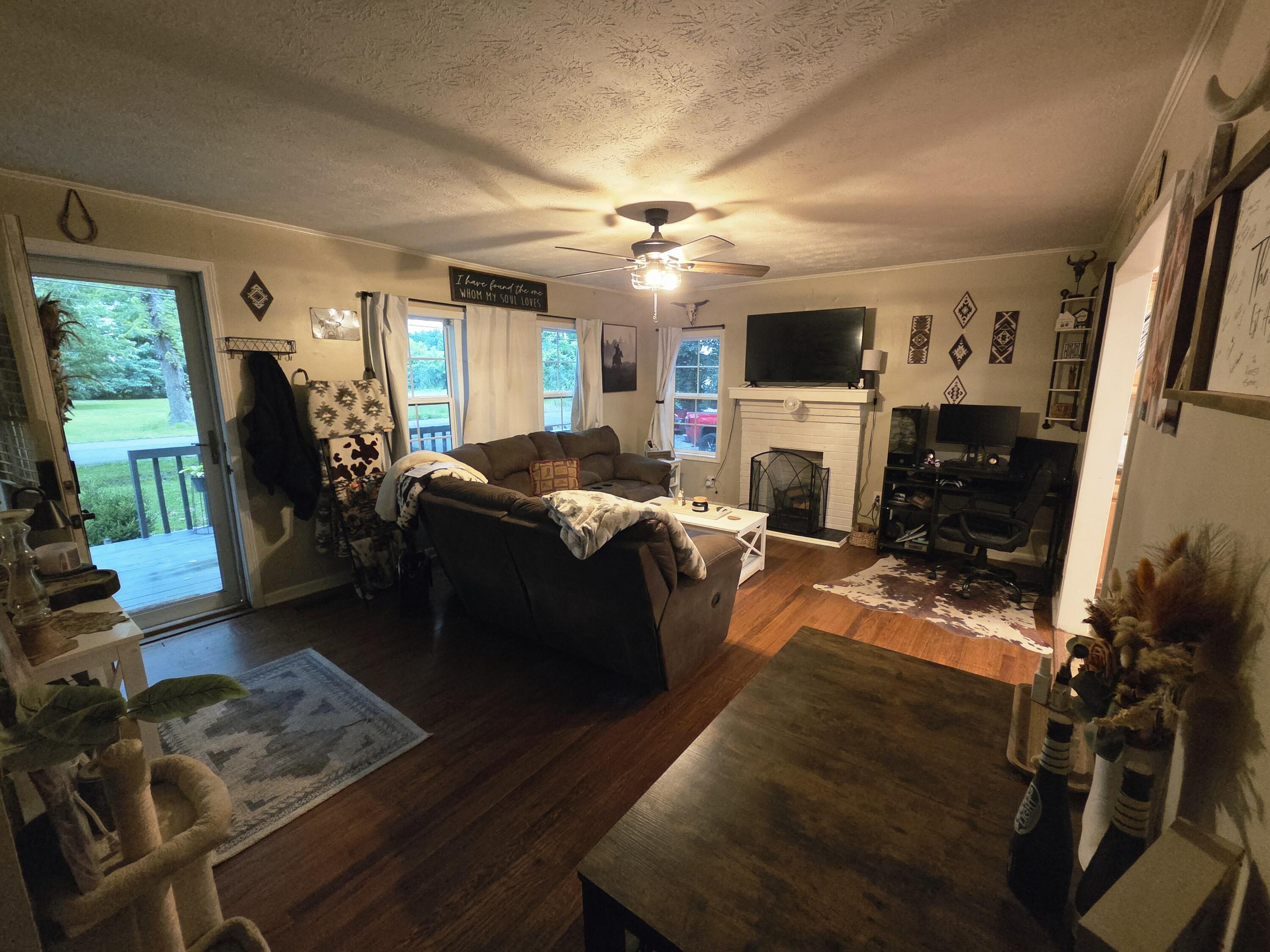305 W 6th Street - Photo 4