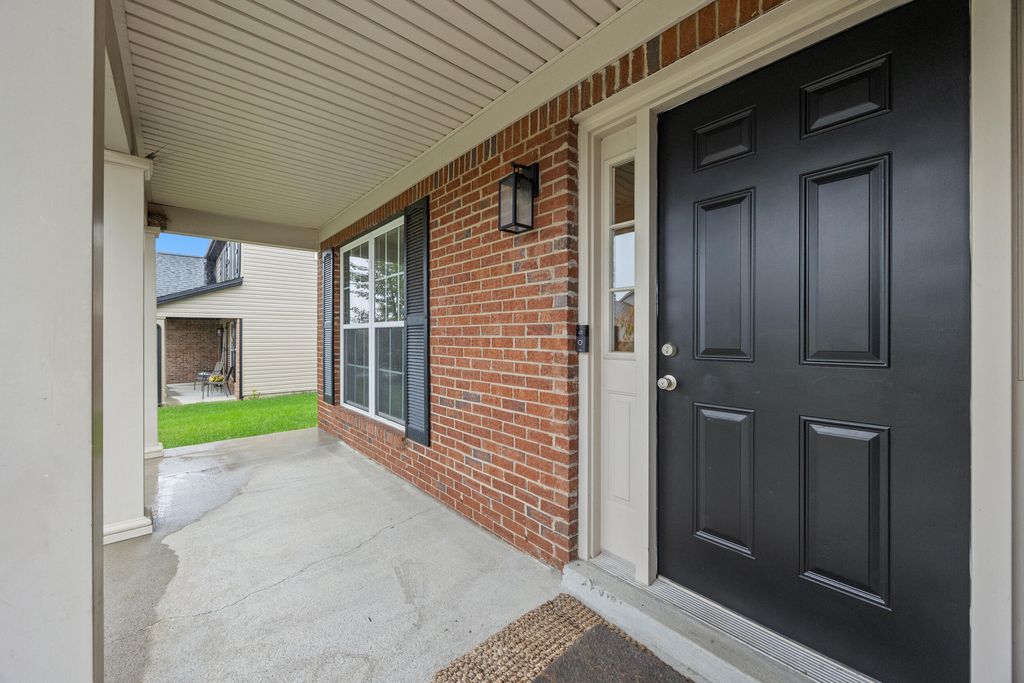 Photo of 156 Kensington Place, Richmond, KY 40475 (MLS # 25505055)