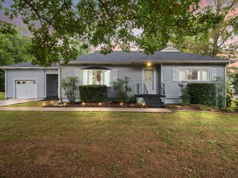 Photo of 376 E French Avenue, Burnside, KY 42519 (MLS # 25500773)