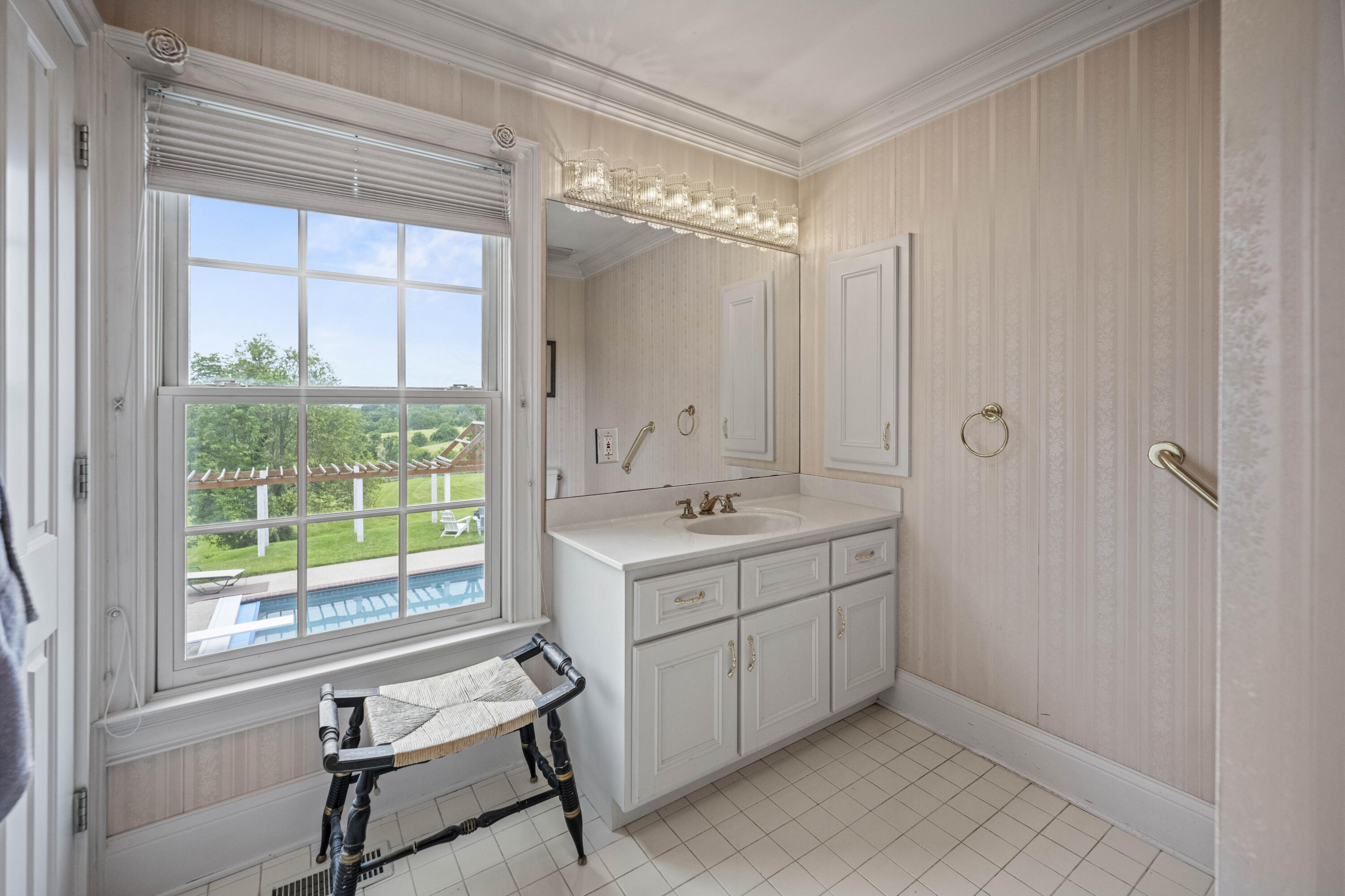 Winchester, Kentucky 40391, United States, 5 Bedrooms Bedrooms, ,6 BathroomsBathrooms,Residential,Active,151838