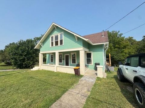 Photo of 200 Cotter Avenue, Somerset, KY 42501 (MLS # 25502955)