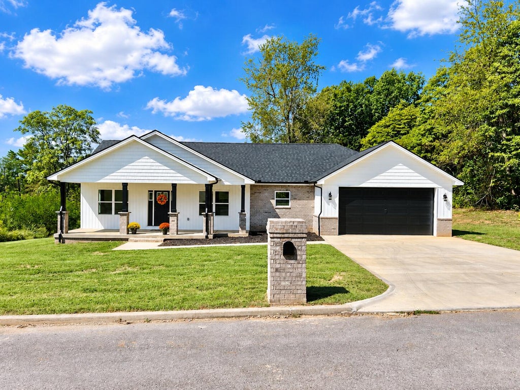 Photo of 63 Iris Point, Somerset, KY 42503 (MLS # 26025603)