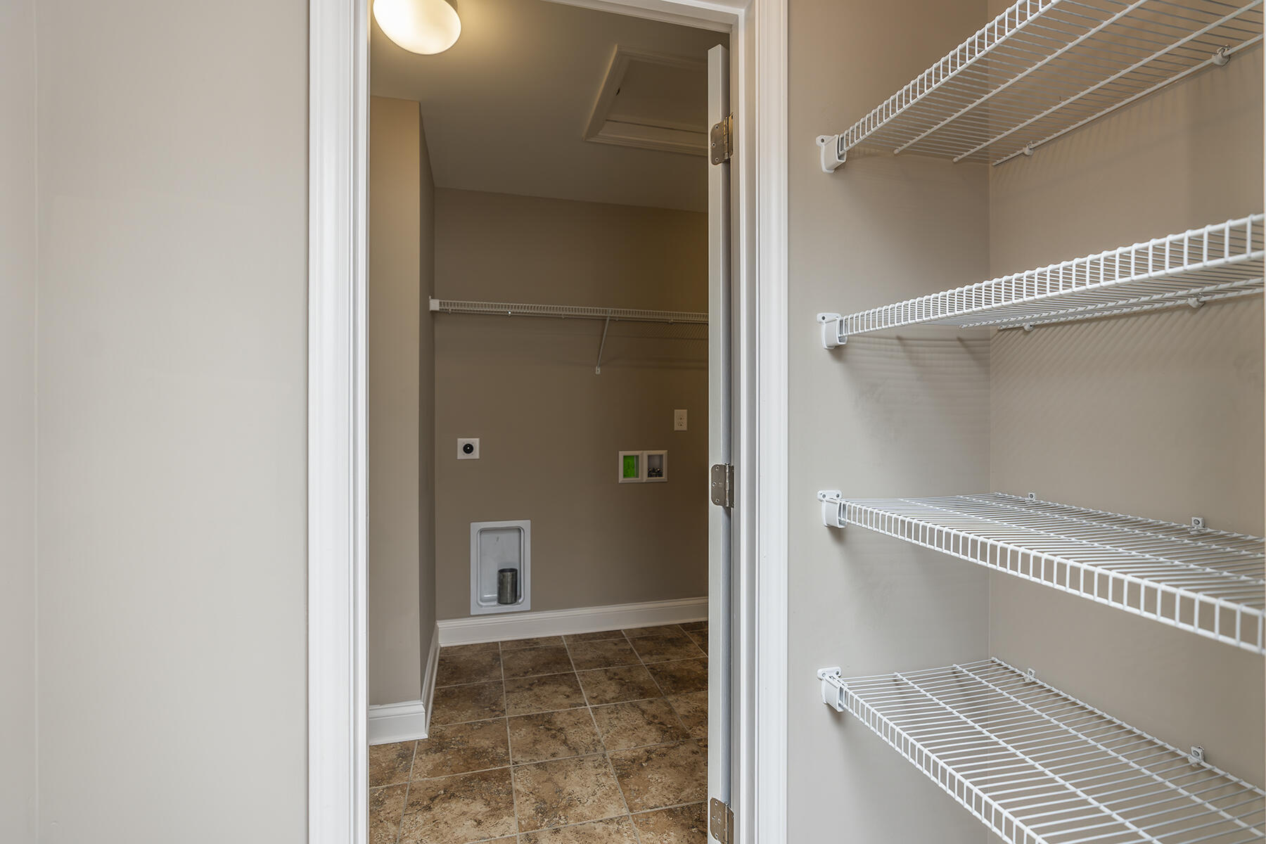 Lexington, Kentucky 40509, United States, 4 Bedrooms Bedrooms, ,3 BathroomsBathrooms,Residential,Pending,48408