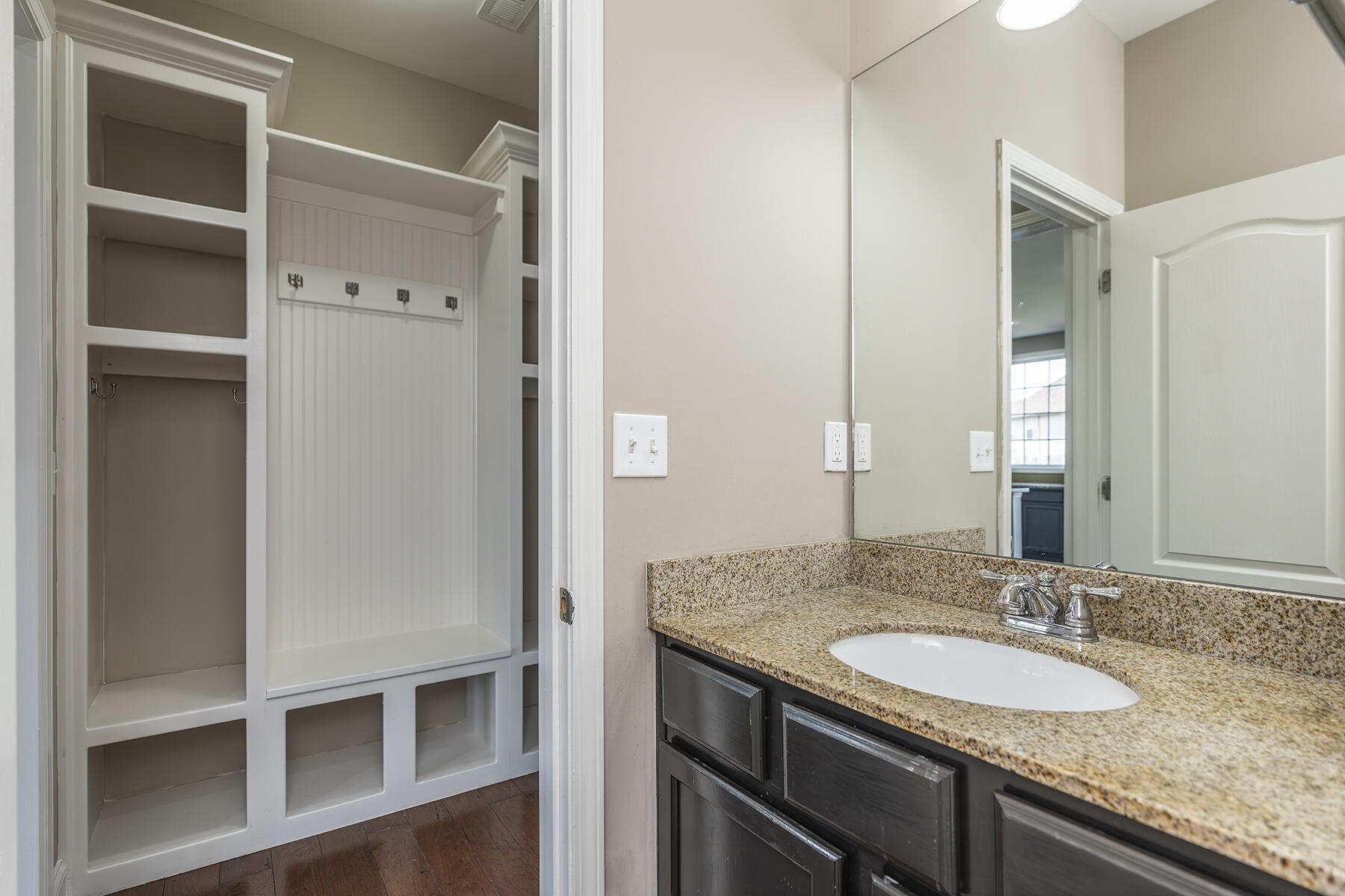 Lexington, Kentucky 40509, United States, 4 Bedrooms Bedrooms, ,3 BathroomsBathrooms,Residential,Pending,48408