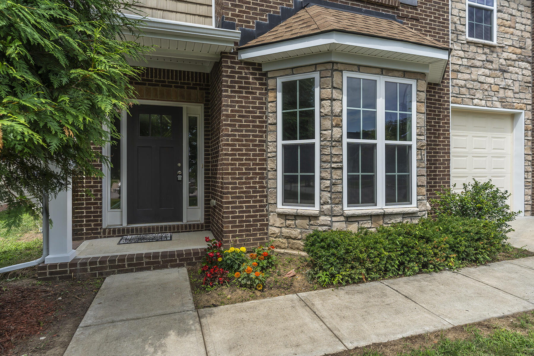 Lexington, Kentucky 40509, United States, 4 Bedrooms Bedrooms, ,3 BathroomsBathrooms,Residential,Pending,48408