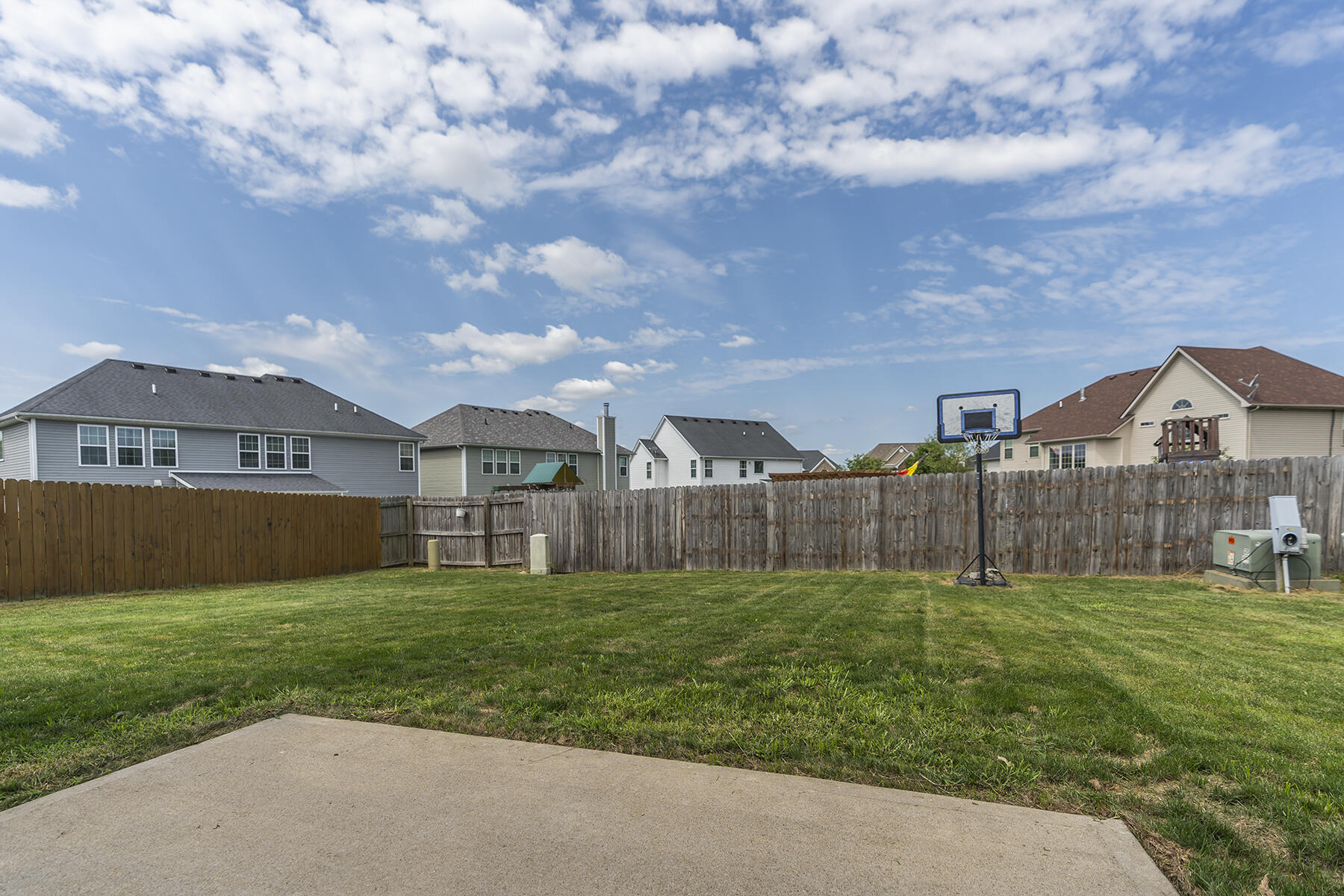 Lexington, Kentucky 40509, United States, 4 Bedrooms Bedrooms, ,3 BathroomsBathrooms,Residential,Pending,48408