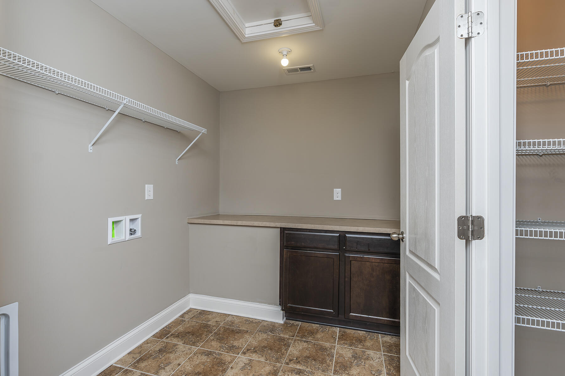 Lexington, Kentucky 40509, United States, 4 Bedrooms Bedrooms, ,3 BathroomsBathrooms,Residential,Pending,48408