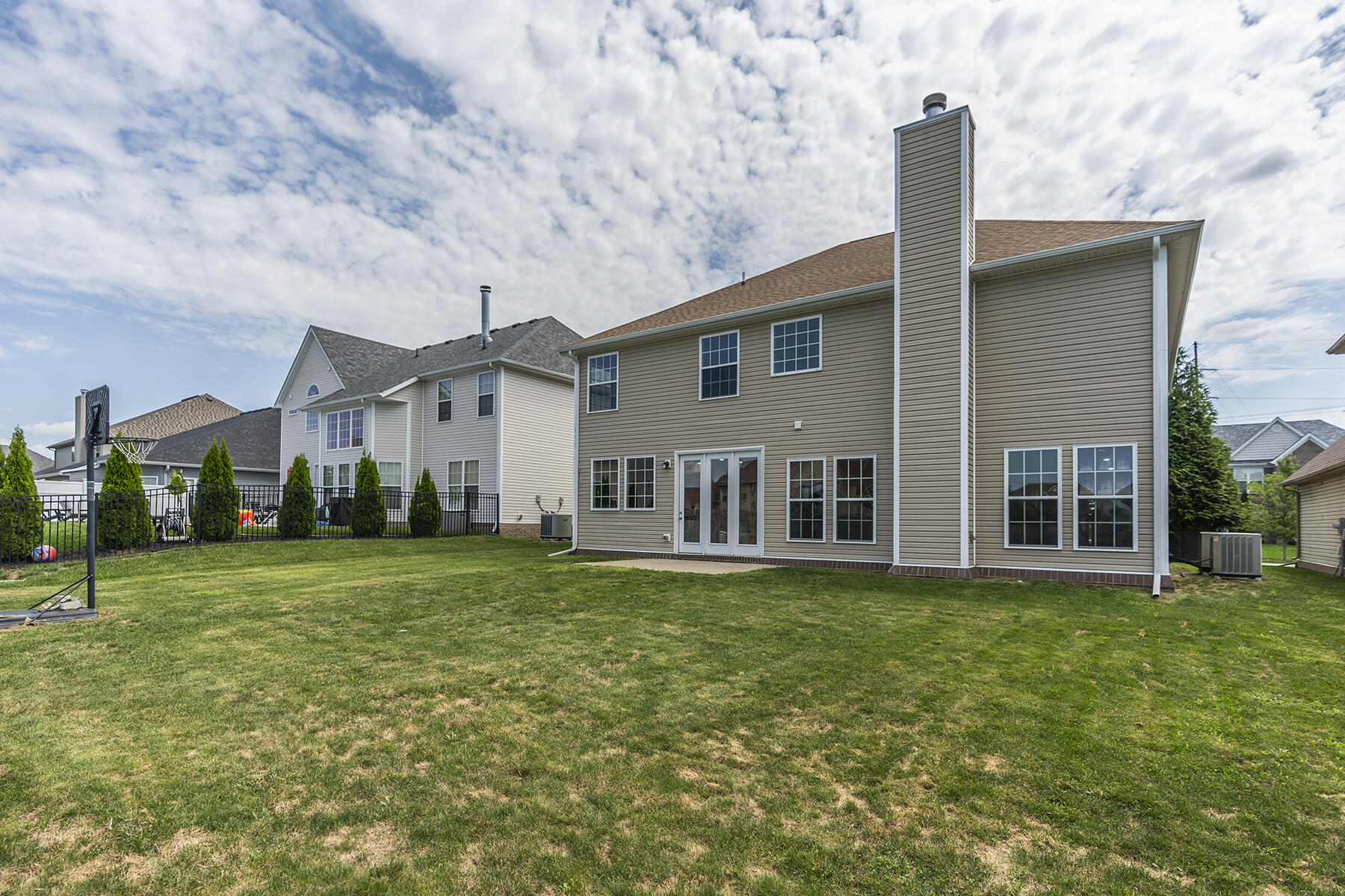 Lexington, Kentucky 40509, United States, 4 Bedrooms Bedrooms, ,3 BathroomsBathrooms,Residential,Pending,48408