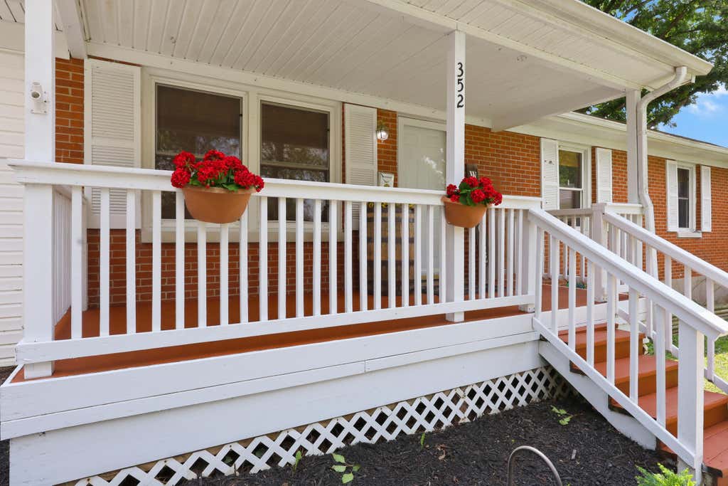 Photo of 352 Ridgewood Drive, Versailles, KY 40383 (MLS # 26020686)