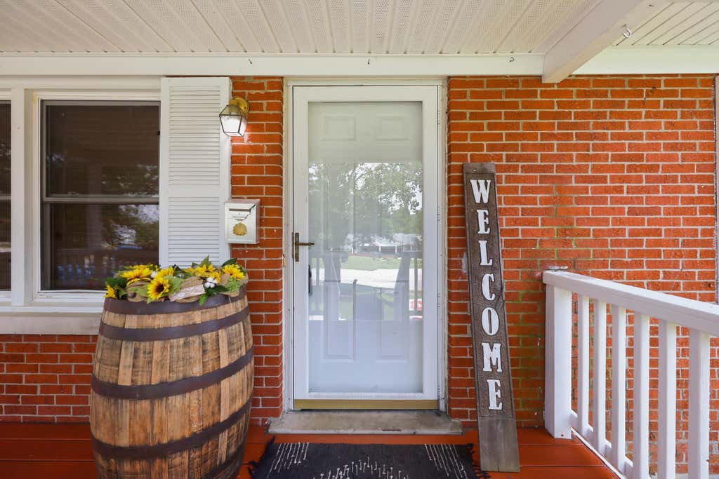 Photo of 352 Ridgewood Drive, Versailles, KY 40383 (MLS # 26020686)