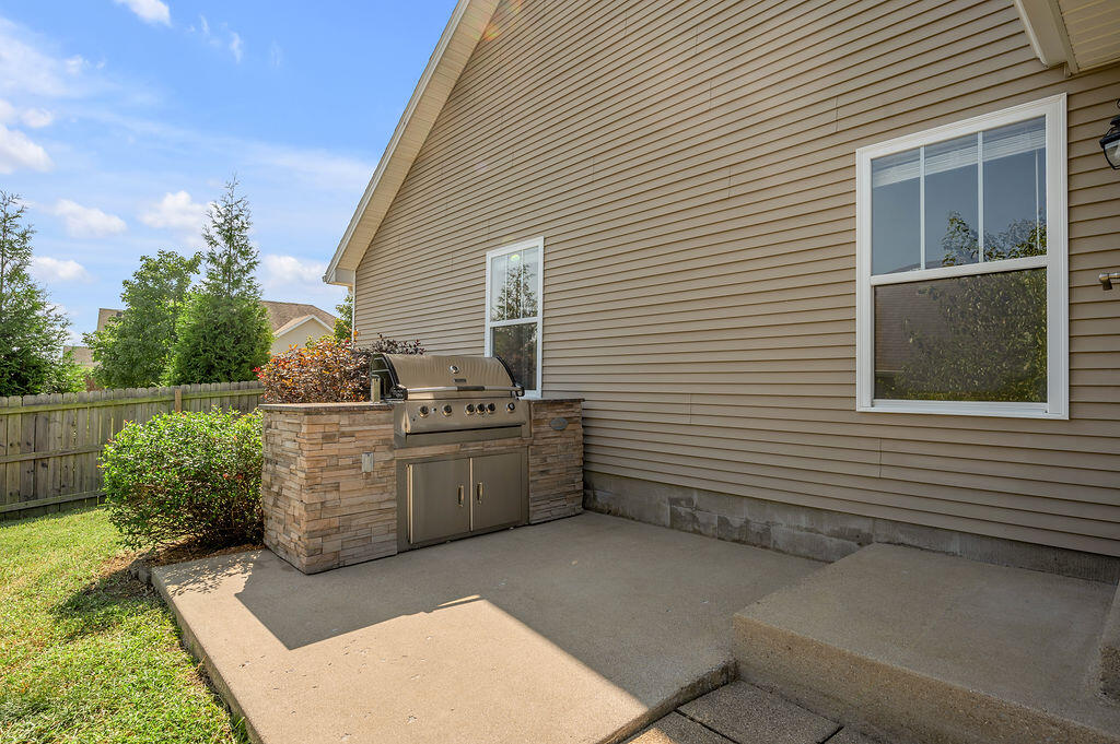 Lexington, Kentucky 40511, United States, 4 Bedrooms Bedrooms, ,3 BathroomsBathrooms,Residential,Active,232309