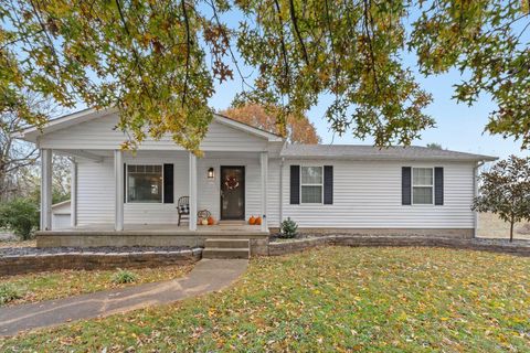 Photo of 901 Hanly Lane, Frankfort, KY 40601 (MLS # 25506221)