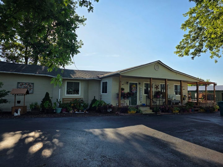 Photo 1 of 50 — 1332 Batts Road, Wickliffe, KY 42087