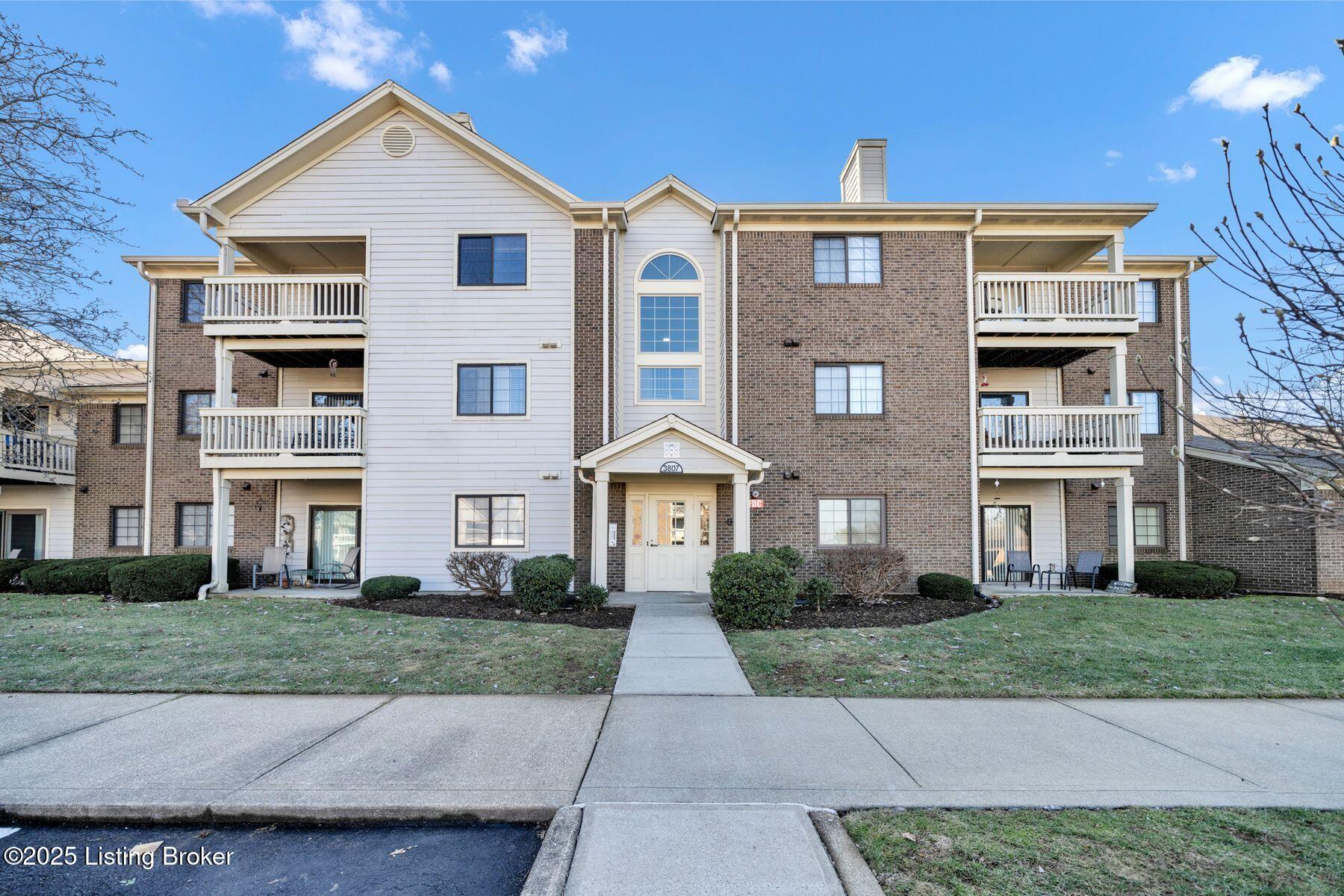 3807 Yardley Ct #312, Louisville, Kentucky image 1