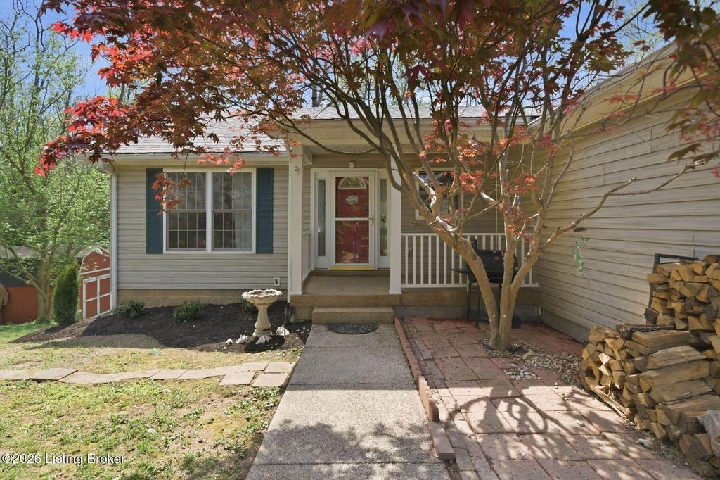 Photo of 96 Mussel Ln, Shelbyville, KY 40065 (MLS # 1714306)