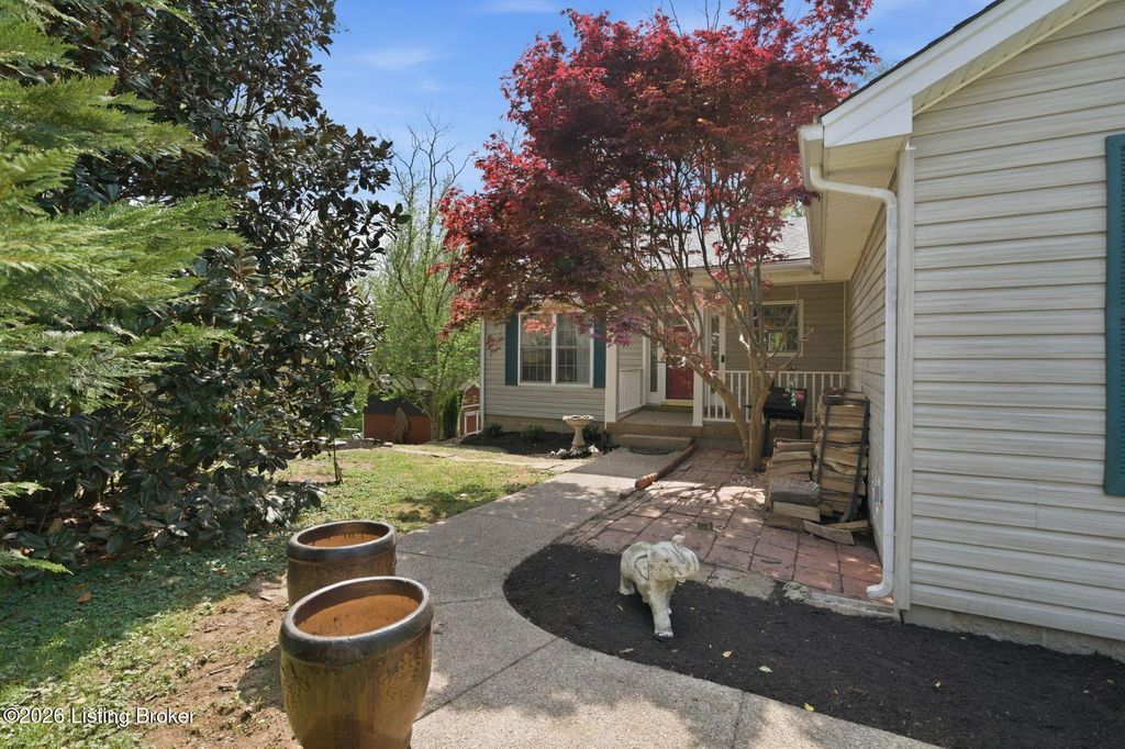 Photo of 96 Mussel Ln, Shelbyville, KY 40065 (MLS # 1714306)