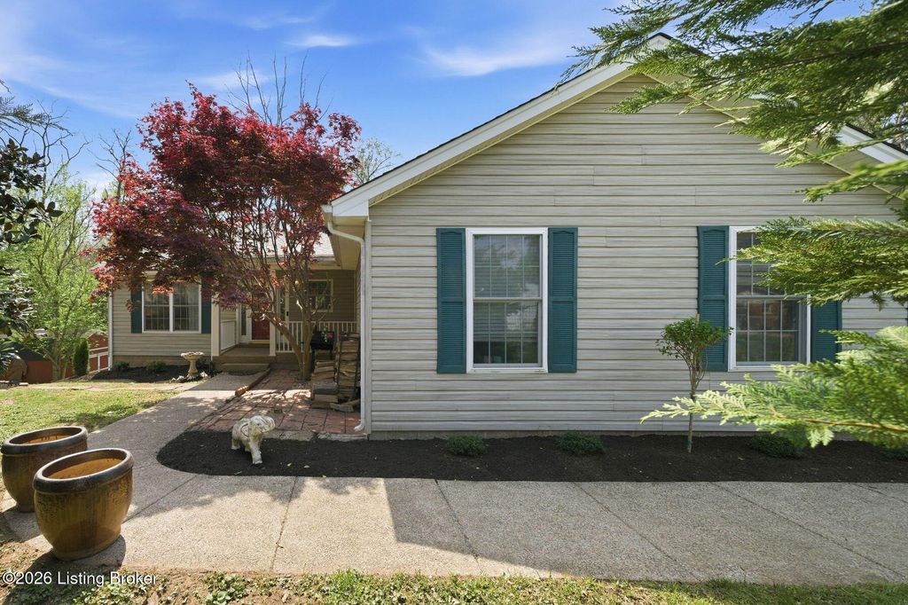 Photo of 96 Mussel Ln, Shelbyville, KY 40065 (MLS # 1714306)