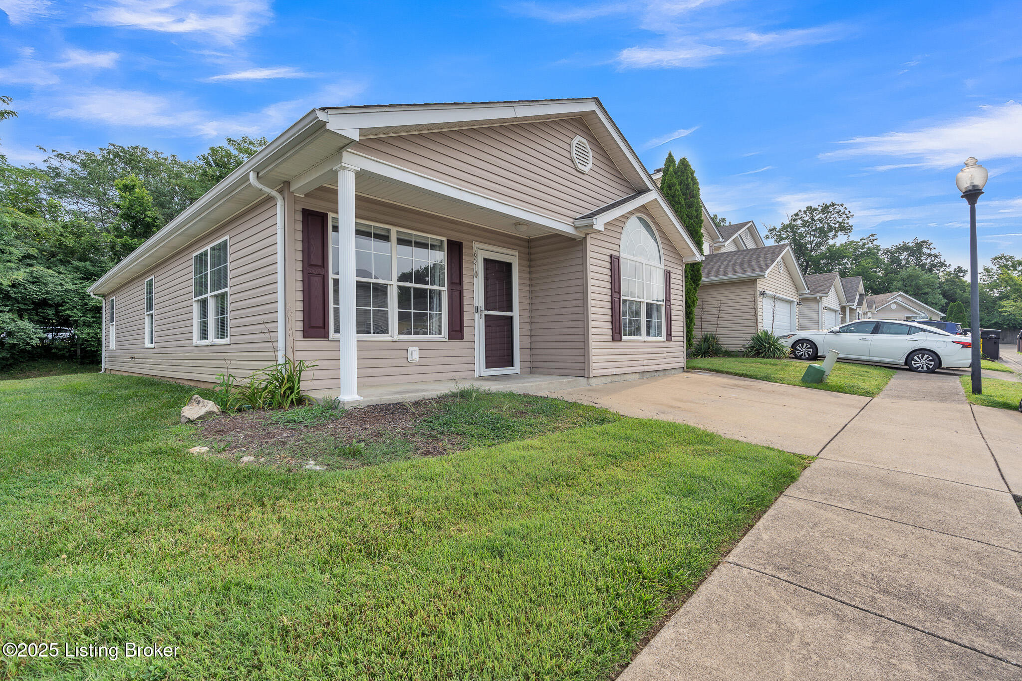 6510 Cottagemeadow Dr, Louisville, Kentucky image 3