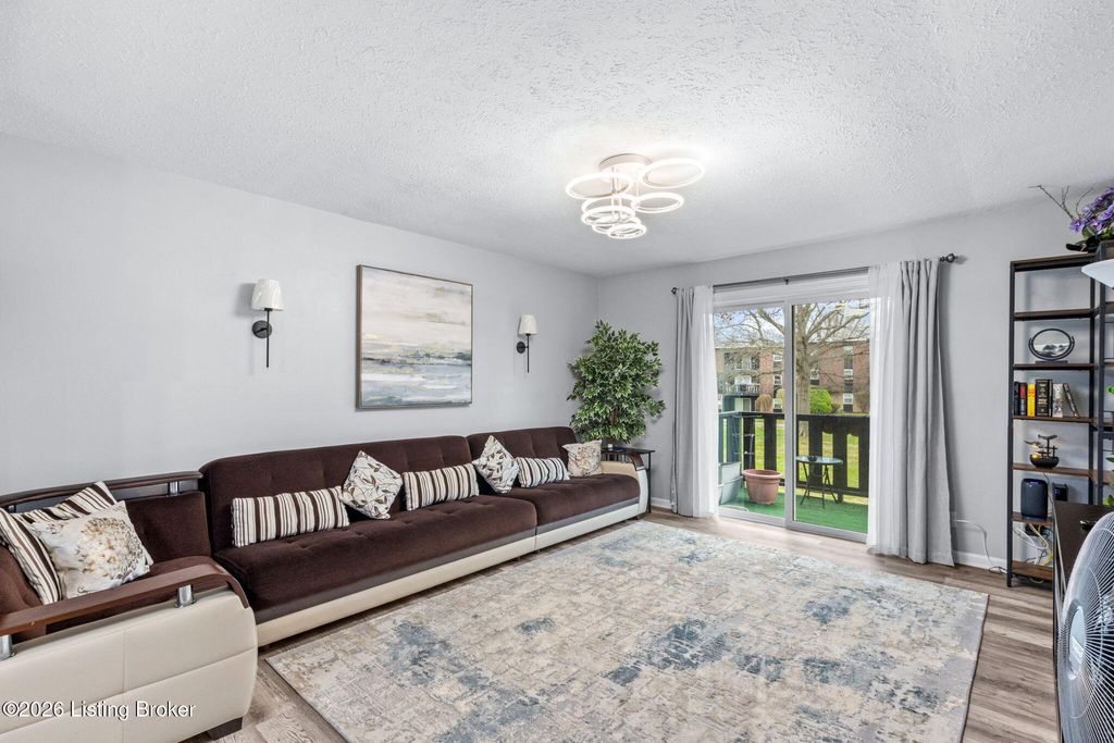 Photo of 3505 Lodge Ln #APT 212, Louisville, KY 40218 (MLS # 1711248)