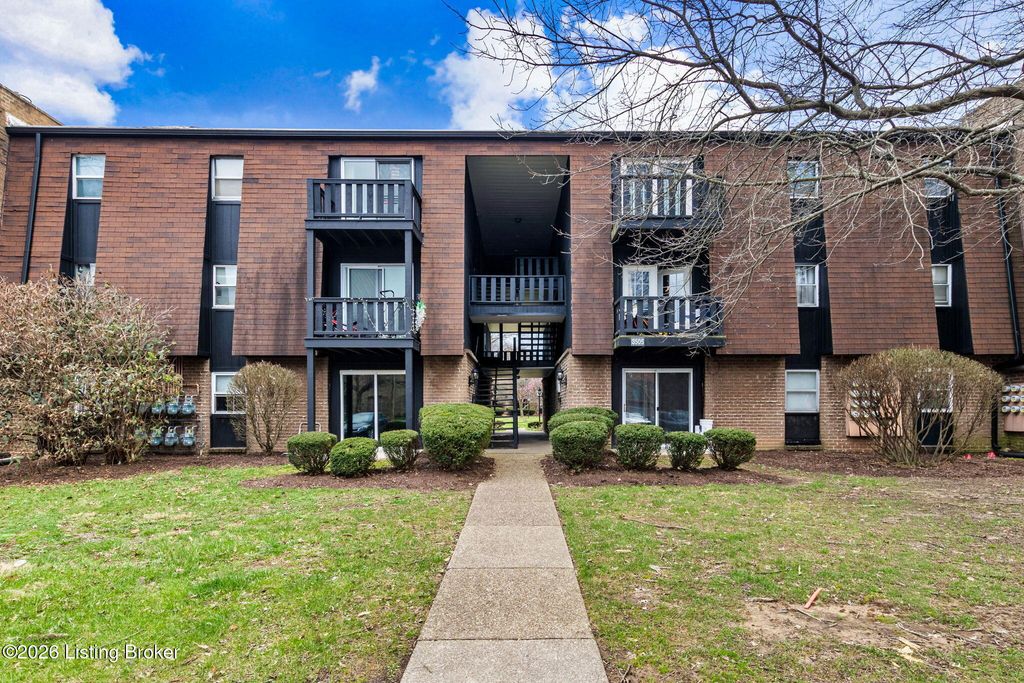 Photo of 3505 Lodge Ln #APT 212, Louisville, KY 40218 (MLS # 1711248)