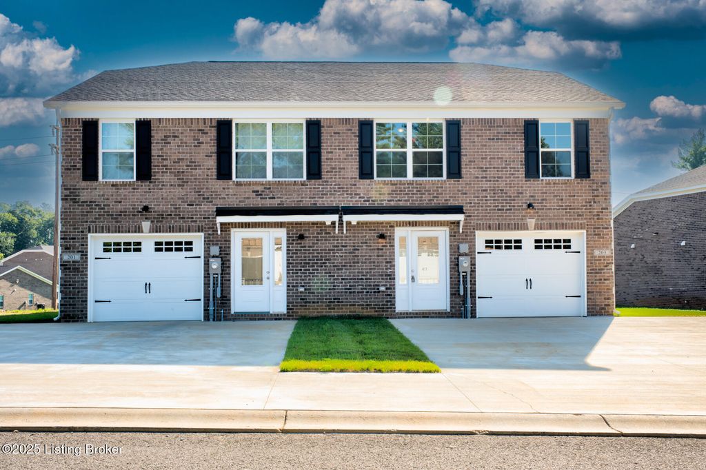 Photo of 203 Dixon Cir, Vine Grove, KY 40175 (MLS # 1707851)