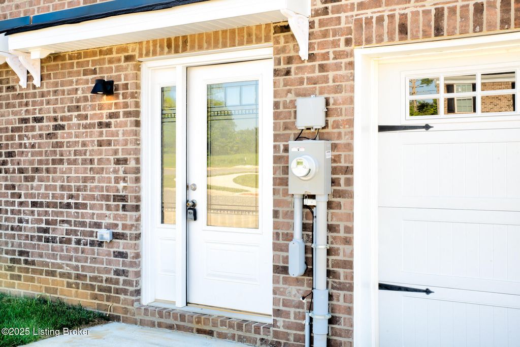 Photo of 203 Dixon Cir, Vine Grove, KY 40175 (MLS # 1707851)