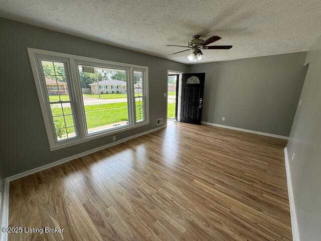5605 Alicante Ln, Louisville, Kentucky image 2
