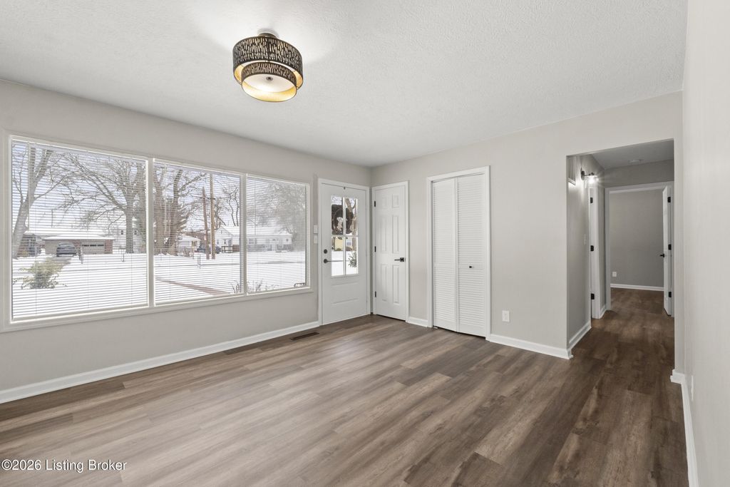 Photo of 9935 Appollo Ct, Louisville, KY 40272 (MLS # 1707996)