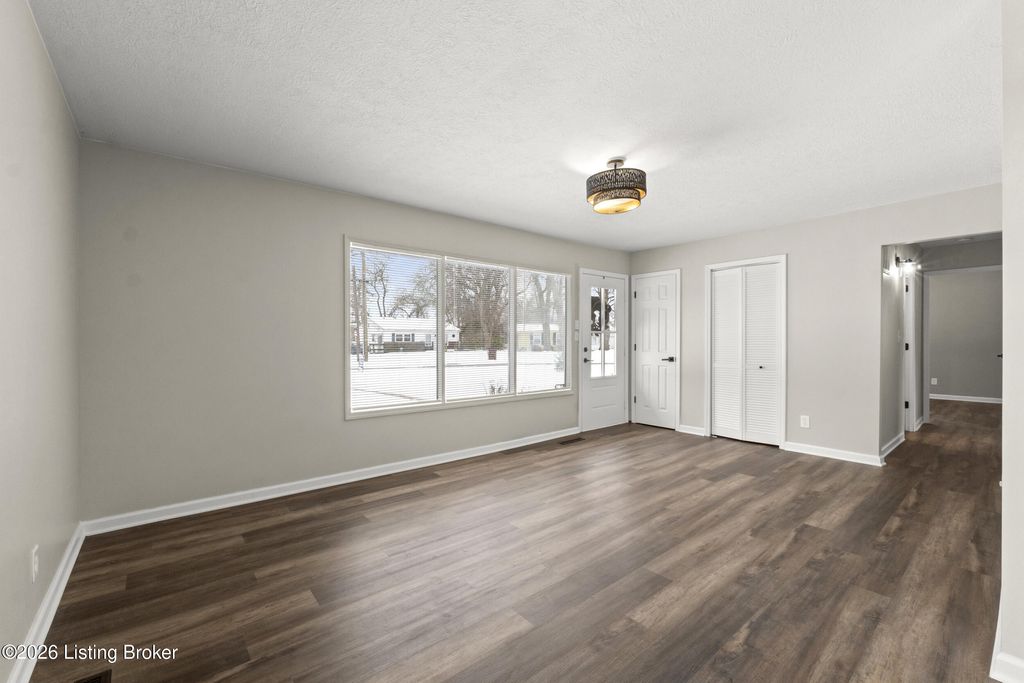 Photo of 9935 Appollo Ct, Louisville, KY 40272 (MLS # 1707996)