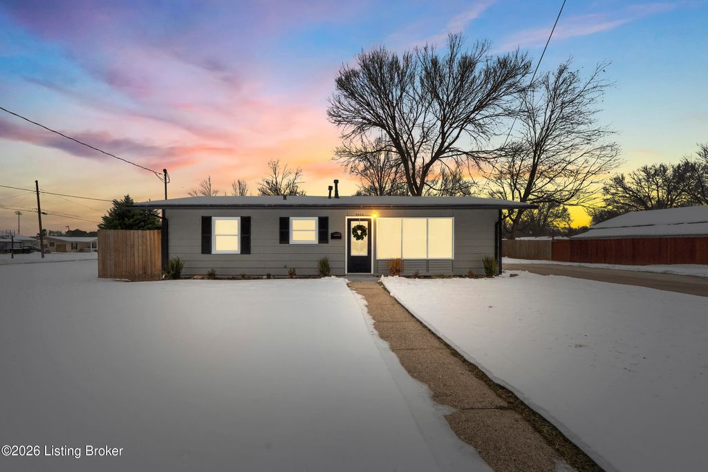 Photo of 9935 Appollo Ct, Louisville, KY 40272 (MLS # 1707996)