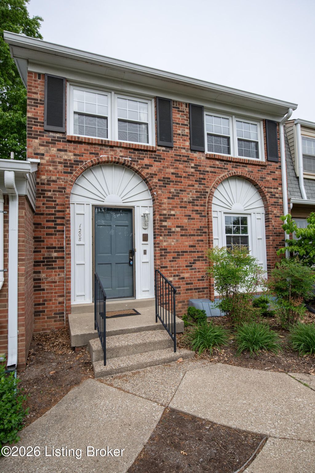 Photo of 1208 Dalmally Ct, Louisville, KY 40222 (MLS # 1714322)