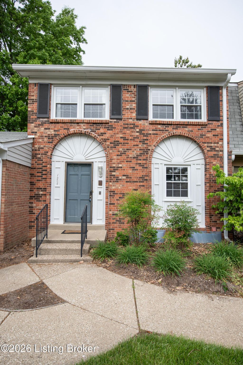 Photo of 1208 Dalmally Ct, Louisville, KY 40222 (MLS # 1714322)