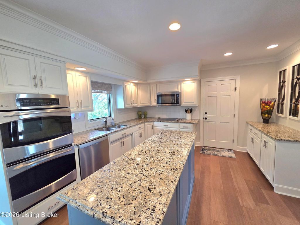 Photo of 502 Lake Forest Pkwy, Louisville, KY 40245 (MLS # 1714652)