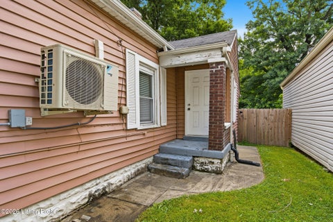Tiny photo for 2119 Bradley Ave, Louisville, KY 40217 (MLS # 1728816)