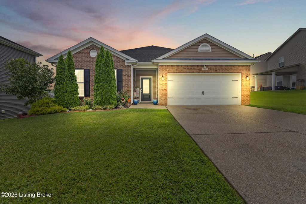 Photo of 7807 Pineland Ridge Pass, Louisville, KY 40229 (MLS # 1723952)