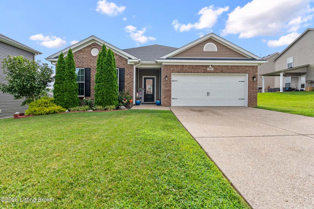 Photo of 7807 Pineland Ridge Pass, Louisville, KY 40229 (MLS # 1723952)
